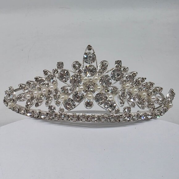 Elegant Crystal & Pearl Tiara For Special Occasions Wedding 1980s - Picture 4 of 9